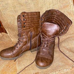 Pink & Pepper — Brown Combat Boot — Size 8.5